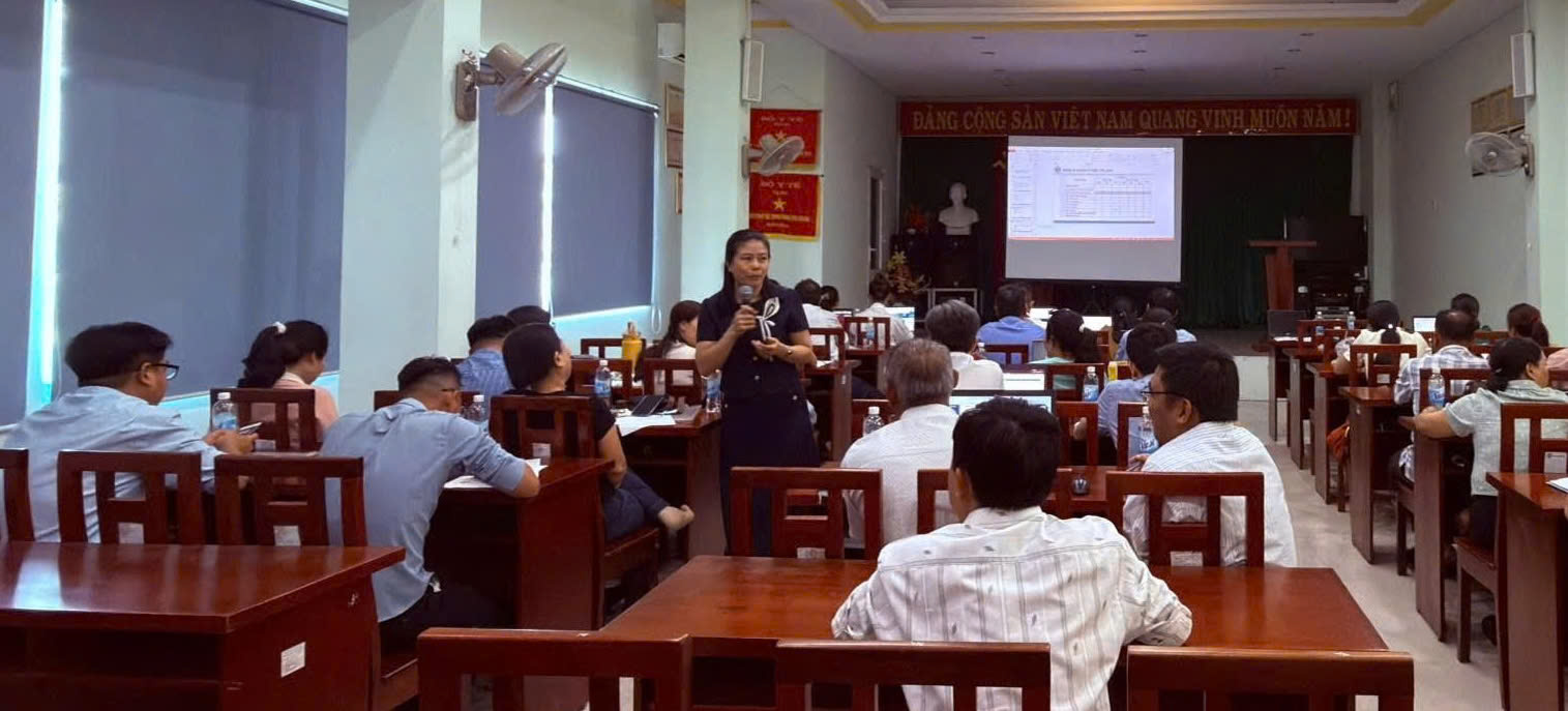 Tập huấn báo cáo định kỳ hoạt động phòng, chống HIV/AIDS